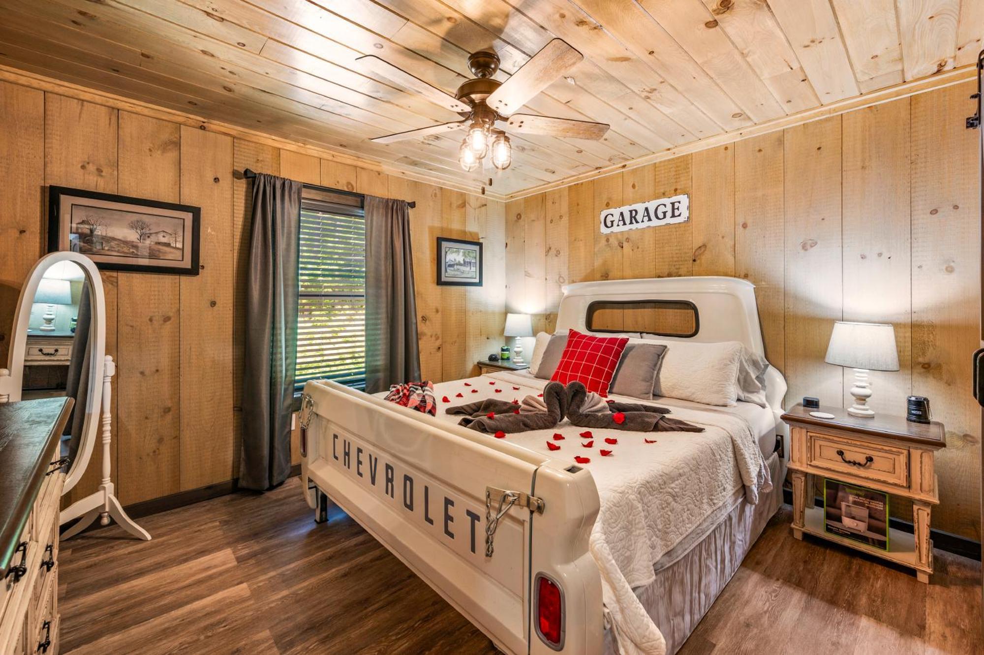 Lil Cabin In The Cove! Mtn Views, Theater, Hot Tub, Games, King Beds, Prime Location! Sevierville Exterior foto