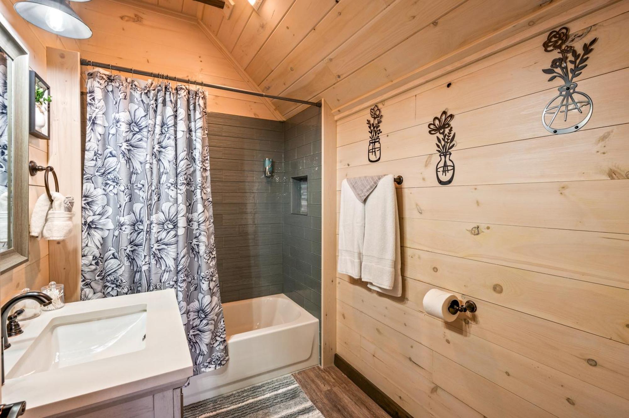 Lil Cabin In The Cove! Mtn Views, Theater, Hot Tub, Games, King Beds, Prime Location! Sevierville Exterior foto